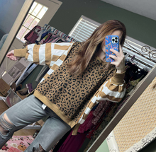 Load image into Gallery viewer, Leopard 🐆 Stripped Mixed Top
