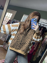 Load image into Gallery viewer, Leopard 🐆 Stripped Mixed Top
