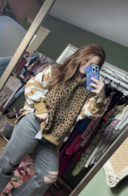 Load image into Gallery viewer, Leopard 🐆 Stripped Mixed Top
