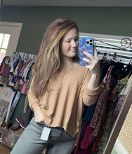 Load image into Gallery viewer, 3/4 Sleeve V-neck Hi-low Hem Top
